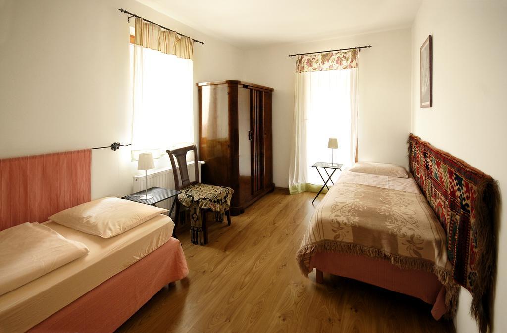 Hullam Villa B&B Balatonmariafurdo Room photo